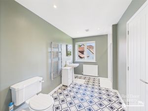 Ensuite- click for photo gallery